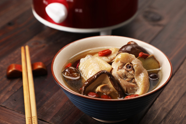 Hầm canh gà chú ý 3 nhớ, 3 không để nước dùng béo ngậy - Hình 5 Ham canh ga chu y 3 nho, 3 khong de nuoc dung beo ngay-Hinh-5