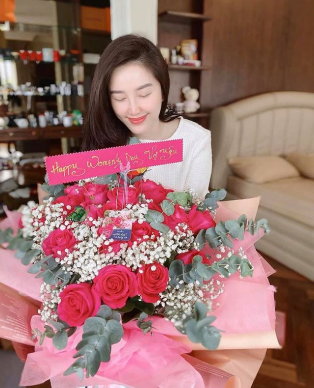Bảo Thy gây choáng váng với phần trang trí Giáng sinh - Hình 10 Bao Thy gay choang vang voi phan trang tri Giang sinh-Hinh-10