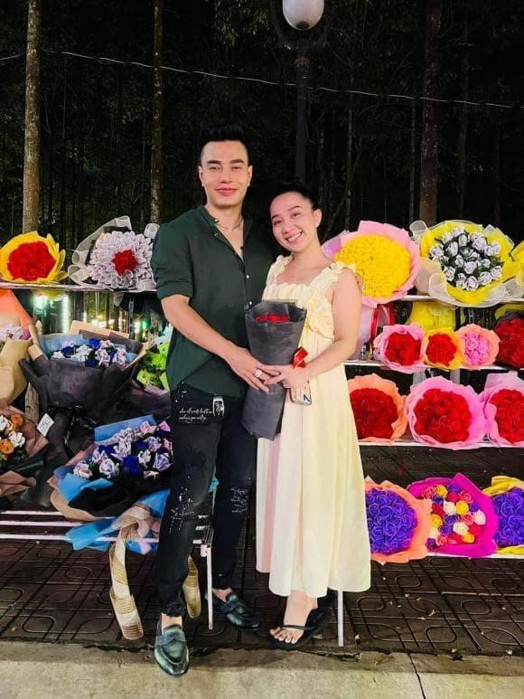 Sắp sinh, bà xã Lê Dương Bảo Lâm suy sụp vì bị "bom hàng" - Hình 6 Sap sinh, ba xa Le Duong Bao Lam suy sup vi bi