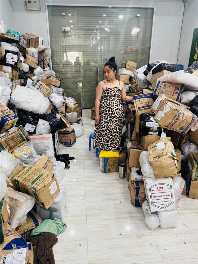 Sắp sinh, bà xã Lê Dương Bảo Lâm suy sụp vì bị "bom hàng" - Hình 3 Sap sinh, ba xa Le Duong Bao Lam suy sup vi bi