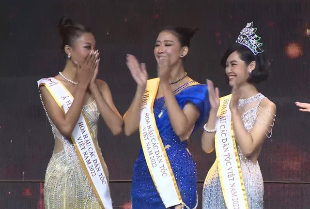 Nông Thúy Hằng không khai gian, vậy chiều cao "ảo" từ đâu ra? - Hình 8 Nong Thuy Hang khong khai gian, vay chieu cao