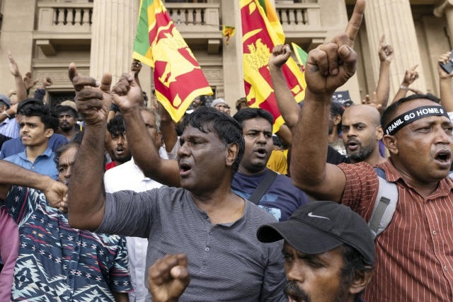 Sri Lanka lún sâu vào khủng hoảng - Hình 3 Sri Lanka lun sau vao khung hoang-Hinh-3