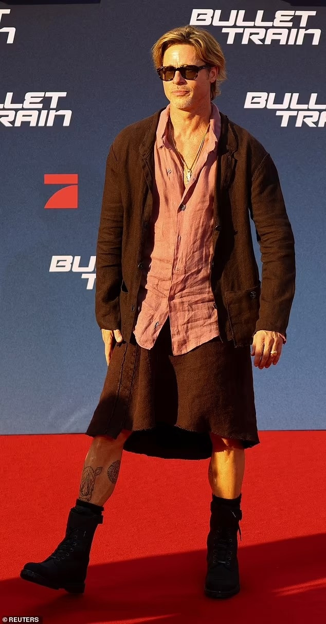 Brad Pitt mặc váy - Hình 2 Brad Pitt mac vay-Hinh-2