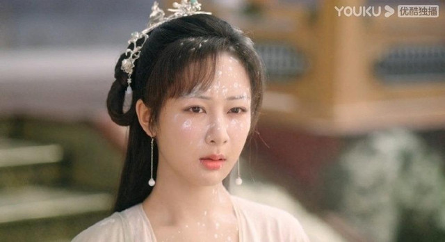 Dương Tử mặt sưng tấy, biểu cảm quá lố thua xa nhan sắc nữ phụ - Hình 4 Duong Tu mat sung tay, bieu cam qua lo thua xa nhan sac nu phu-Hinh-4