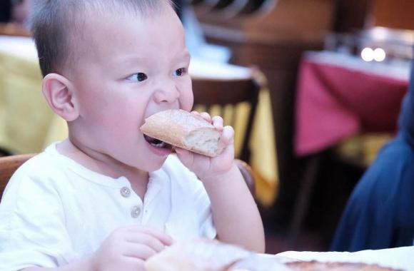 Subeo chụp ảnh cho hai em: Lisa hóa nàng thơ, Leon ngồi im cũng tấu hài - Hình 5 Subeo chup anh cho hai em: Lisa hoa nang tho, Leon ngoi im cung tau hai-Hinh-5