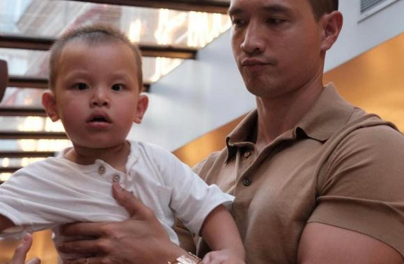 Subeo chụp ảnh cho hai em: Lisa hóa nàng thơ, Leon ngồi im cũng tấu hài - Hình 7 Subeo chup anh cho hai em: Lisa hoa nang tho, Leon ngoi im cung tau hai-Hinh-7