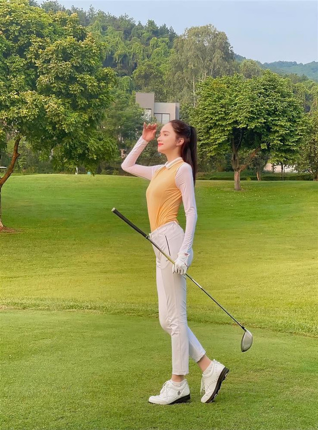 Hương Giang chi số tiền bằng cả căn nhà cho sở thích chơi golf - Hình 5 Huong Giang chi so tien bang ca can nha cho so thich choi golf-Hinh-5
