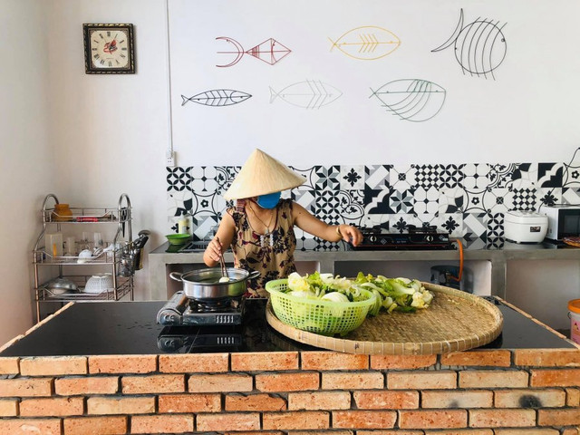 Mẫu nhà cấp 4 với bếp xây gạch đỏ đậm tính truyền thống - Hình 4 Mau nha cap 4 voi bep xay gach do dam tinh truyen thong-Hinh-4