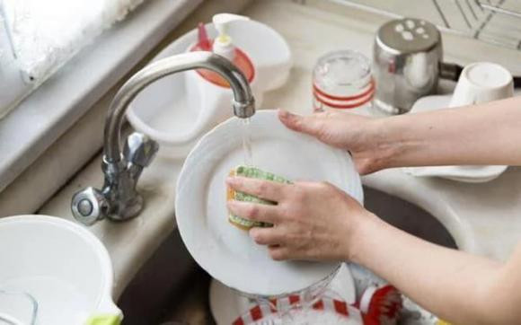 Vì sao người xưa dạy: “Là chủ để khách rửa bát là đại kỵ“? - Hình 2 Vi sao nguoi xua day: “La chu de khach rua bat la dai ky“?-Hinh-2