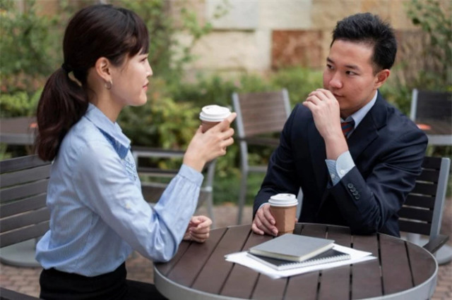 Thấy tôi đẹp, thành đạt, người yêu cũ đề nghị một chuyện mất mặt Thay toi dep, thanh dat, nguoi yeu cu de nghi mot chuyen mat mat