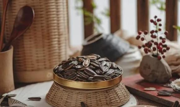 6 loại hạt nên bày đêm Giao thừa để phước lộc vào nhà - Hình 6 6 loai hat nen bay dem Giao thua de phuoc loc vao nha-Hinh-6