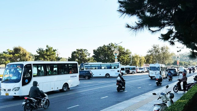 Sau Tết, du khách vẫn nườm nượp kéo lên Đà Lạt - Hình 2 Sau Tet, du khach van nuom nuop keo len Da Lat-Hinh-2