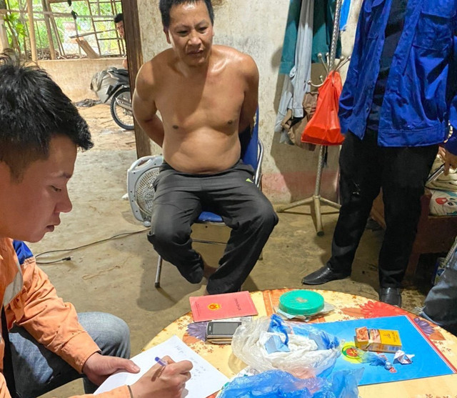 Lai Châu: Triệt xóa điểm bán lẻ ma túy phức tạp Lai Chau: Triet xoa diem ban le ma tuy phuc tap