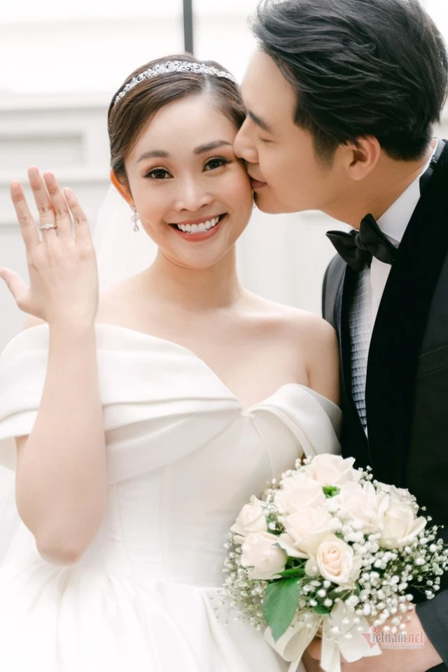 MC Thùy Linh kể chuyện tình phá vỡ nguyên tắc với Đức Hiếu - Hình 3 MC Thuy Linh ke chuyen tinh pha vo nguyen tac voi Duc Hieu-Hinh-3