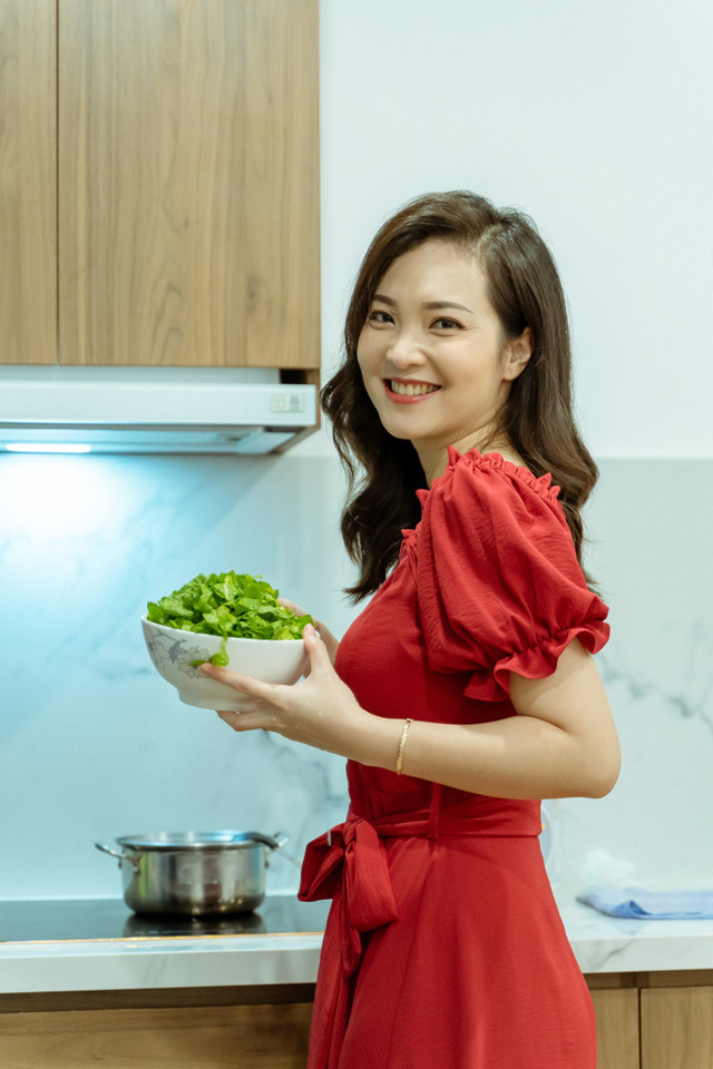 MC Phương Thảo thời sự 19h: Mẹ chồng toàn làm giúp tôi cỗ Tết - Hình 2 MC Phuong Thao thoi su 19h: Me chong toan lam giup toi co Tet-Hinh-2