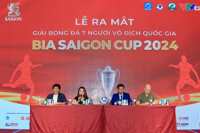Hùng Dũng xuất hiện tại giải bóng đá 7 người Vô địch Quốc gia 2024 Hung Dung xuat hien tai giai bong da 7 nguoi Vo dich Quoc gia 2024