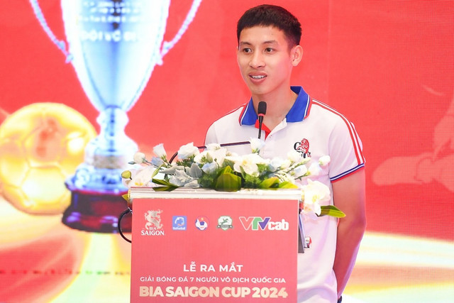 Hùng Dũng xuất hiện tại giải bóng đá 7 người Vô địch Quốc gia 2024 - Hình 2 Hung Dung xuat hien tai giai bong da 7 nguoi Vo dich Quoc gia 2024-Hinh-2