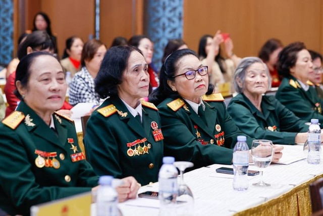 Thủ tướng gặp mặt các nữ Anh hùng, nhà khoa học - Hình 2 Thu tuong gap mat cac nu Anh hung, nha khoa hoc-Hinh-2