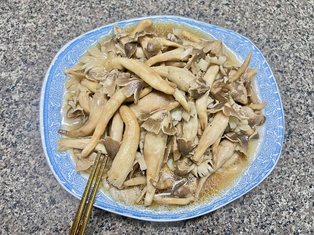 Loại nấm đặc sản mọc từ tổ mối có giá 1,5 triệu đồng/kg - Hình 7 Loai nam dac san moc tu to moi co gia 1,5 trieu dong/kg-Hinh-7