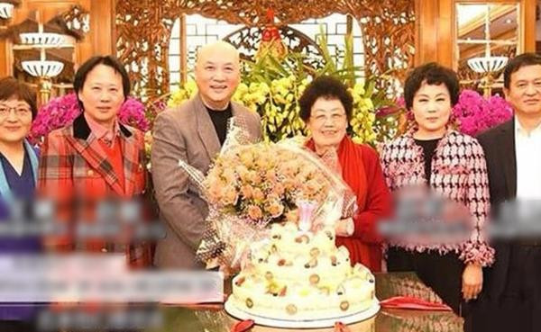 'Đường Tăng' Trì Trọng Thụy suýt ly hôn vì vợ đại gia hà khắc? - Hình 3 'Duong Tang' Tri Trong Thuy suyt ly hon vi vo dai gia ha khac?-Hinh-3