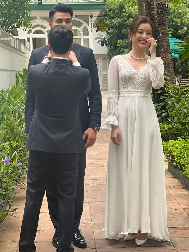 Phương Oanh già chát, tay to khi đọ ảnh cam thường với 2 á hậu - Hình 6 Phuong Oanh gia chat, tay to khi do anh cam thuong voi 2 a hau-Hinh-6
