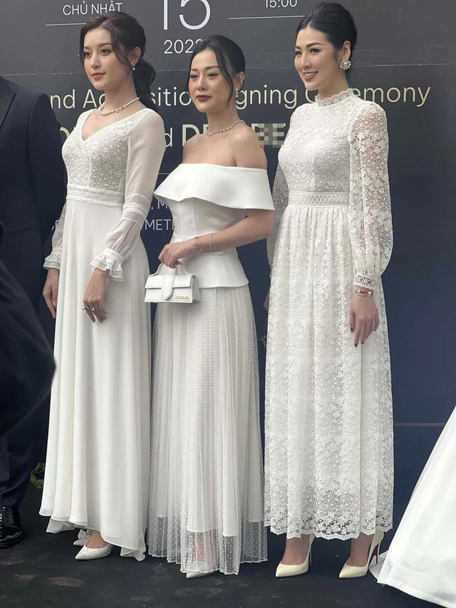 Phương Oanh già chát, tay to khi đọ ảnh cam thường với 2 á hậu - Hình 4 Phuong Oanh gia chat, tay to khi do anh cam thuong voi 2 a hau-Hinh-4