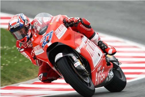 Tay đua Casey Stoner trên mô tô huyền thoại Ducati Desmosedici Tay đua Casey Stoner trên mô tô huyền thoại Ducati Desmosedici
