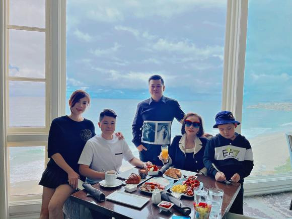 Chồng cũ MC Quỳnh Chi hé lộ cuộc sống với con trai ở trời Tây - Hình 3 Chong cu MC Quynh Chi he lo cuoc song voi con trai o troi Tay-Hinh-3