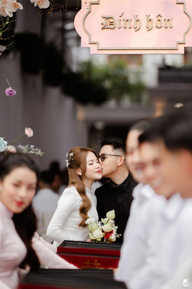 Vợ sắp cưới rót mật vào tai CEO Tống Đông Khuê - Hình 2 Vo sap cuoi rot mat vao tai CEO Tong Dong Khue-Hinh-2