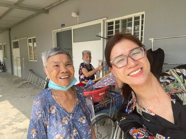 Trang Trần dùng tiền được bồi thường từ vụ lừa đảo năm 2020 để từ thiện - Hình 2 Trang Tran dung tien duoc boi thuong tu vu lua dao nam 2020 de tu thien-Hinh-2