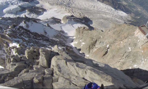 Đứng tim màn bay người tự do từ độ cao 3.842m