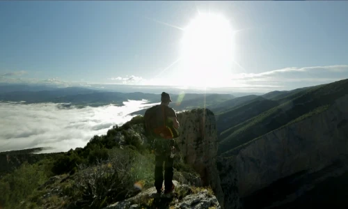 Sửng sốt trước cú nhảy từ độ cao 425m