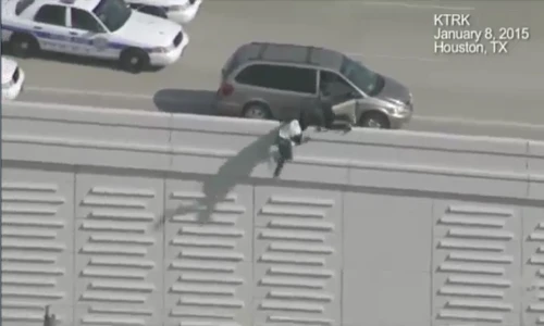 Liều lĩnh nhảy cầu cao 7m để trốn cảnh sát