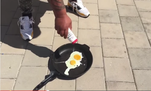 Kinh ngạc rán trứng không cần lửa