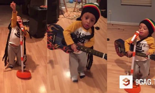 Ngỡ ngàng thần đồng âm nhạc 2 tuổi biểu diễn cực ngầu