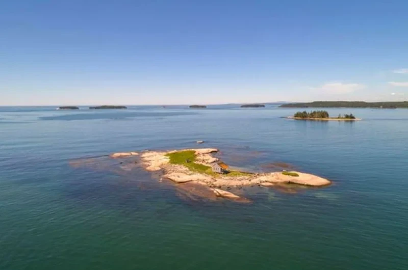 Bên trong ngôi nhà “cô đơn nhất thế giới” giữa đảo hoang