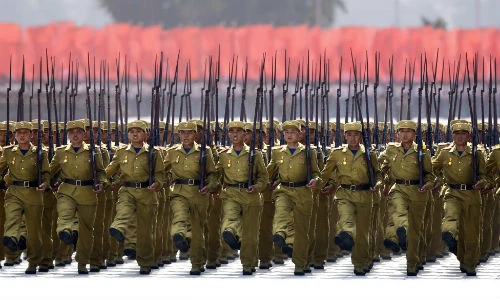 Hình ảnh Triều Tiên bên miệng hố chiến tranh