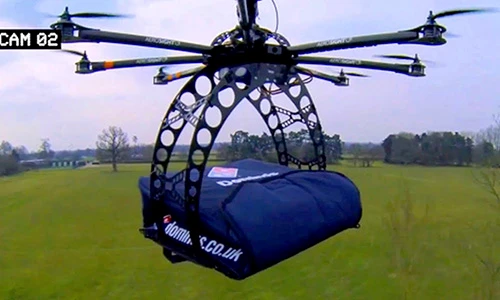 Choáng dịch vụ máy bay giao hàng của chủ tiệm bánh Pizza