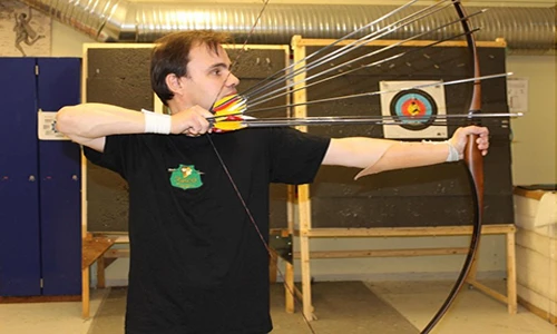 Lác mắt xem cung thủ bắn 3 mũi tên trong 0,6 giây