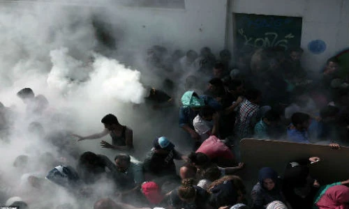 Cảnh hỗn loạn Hy Lạp trấn áp di dân trái phép