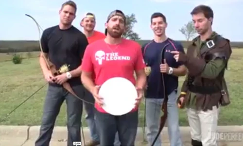 Bắn cung tên dập tắt nến đang cháy siêu đỉnh