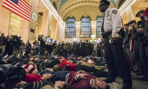 Thế giới đau thương qua loạt ảnh ấn tượng tháng 12