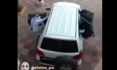 Đoán xem có bao nhiêu người trong chiếc xe