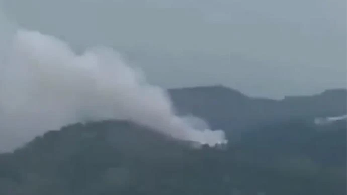 Hiện trường tàn khốc vụ rơi máy bay Trung Quốc chở 132 người