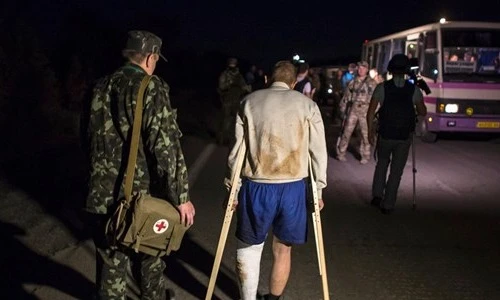 Tù binh Ukraine khăn gói trở về trong đêm