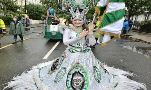 Choáng ngợp lễ hội Carnival trong mưa ở Vương quốc Anh