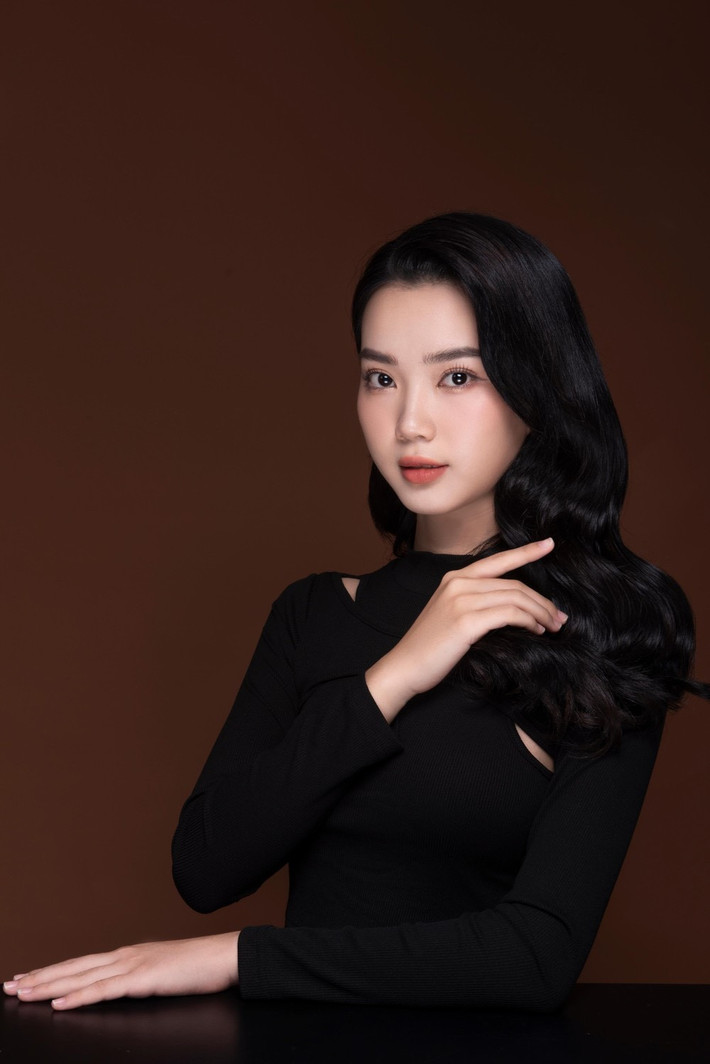 Hiện Hương Giang là sinh viên năm 2 khoa Kinh tế quốc tế (FTU). Ngành học này giúp cô trang bị những kiến thức phù hợp với xu thế hội nhập, phát triển được tư duy độc lập, phản biện, kích thích năng lực sáng tạo, nghiên cứu bản thân.