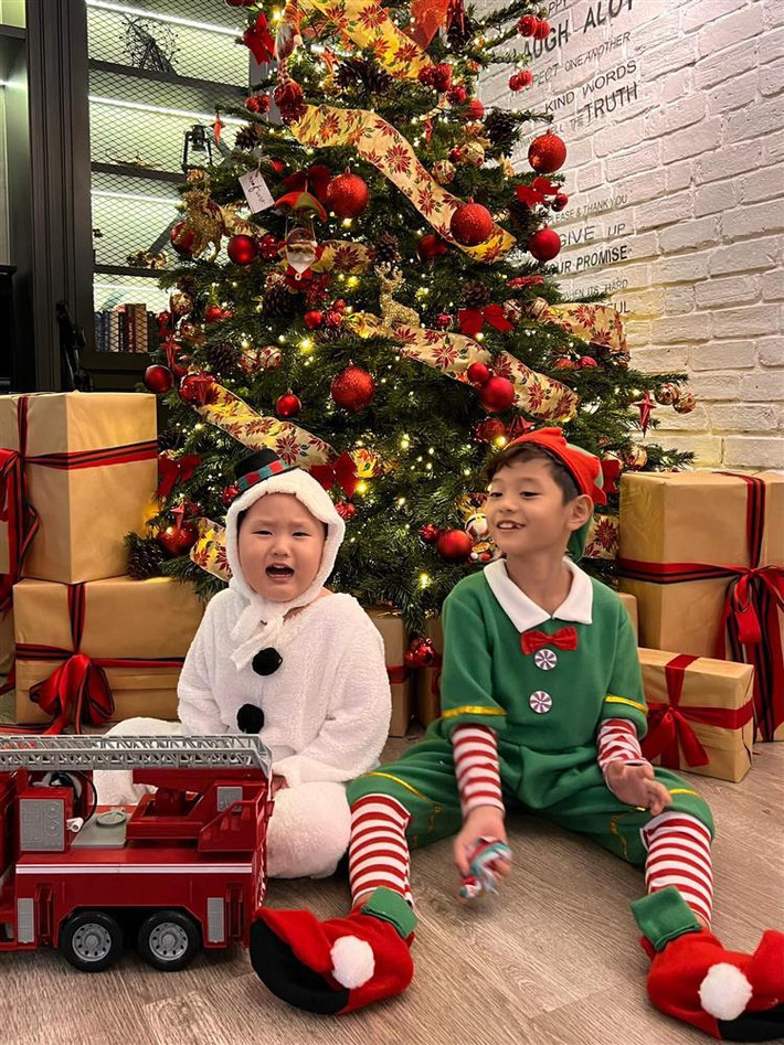 iểu cảm hài hước, dễ thương của "thỏ trắng" Hayden. Cậu bé trước đó nổi tiếng là "thánh meme" trên mạng xã hội.