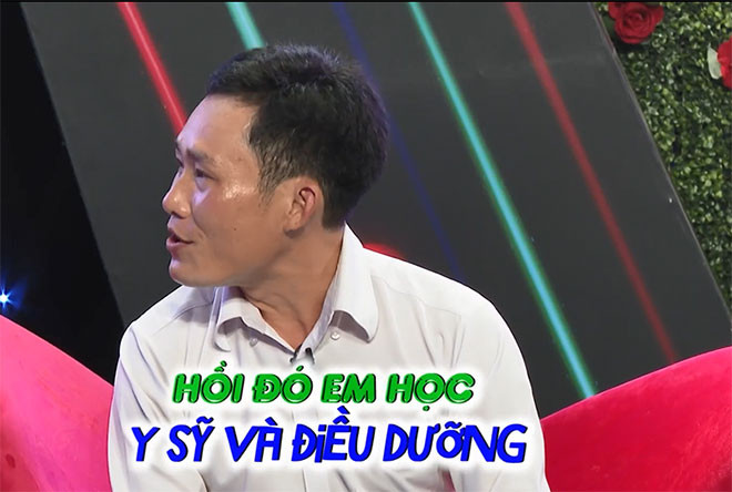 Minh Quân cho biết anh là người siêng năng, kỹ tính, thích sạch sẽ, gọn gàng nhưng có điểm yếu hút thuốc, hay quên. Trước đây anh có học y sỹ - điều dưỡng và có 2 năm hành nghề nên cũng biết chút về ngành y, vì công việc ở nhà nhiều nên anh về hỗ trợ.