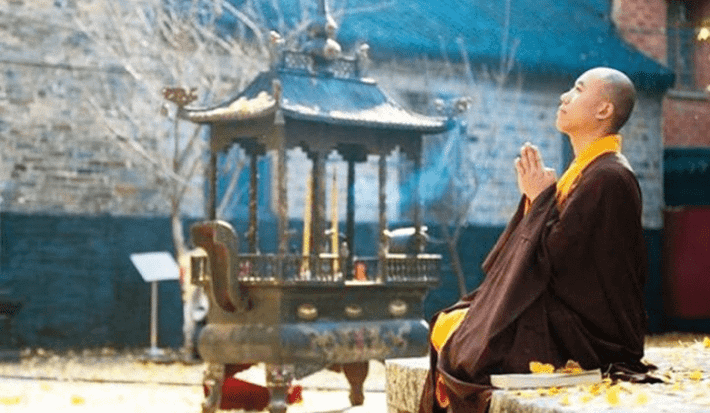 Đừng trở thành kiểu đàn bà dễ dãi, khiến đàn ông khinh thường. Phụ nữ khôn ngoan tuyệt đối không dễ dãi, lúc nào họ biết giữ cho bản thân mình giới hạn, sự tinh tế, bí ẩn.